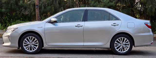 Second-hand 2015 Toyota Camry Hybrid for sale in Mumbai-3