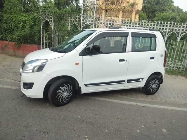Second-hand 2017 Maruti Wagon R LXI CNG for sale in Allahabad-13