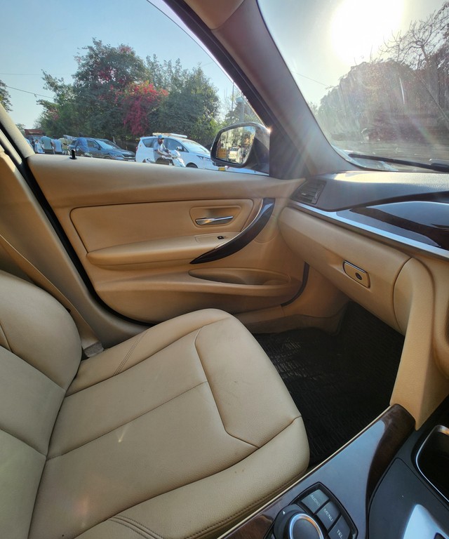 Second-hand 2016 BMW 3 Series 320d for sale in New Delhi-12