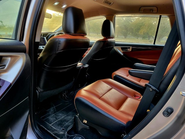 Second-hand 2020 Toyota Innova Crysta 2.8 GX AT BSIV for sale in New Delhi-17