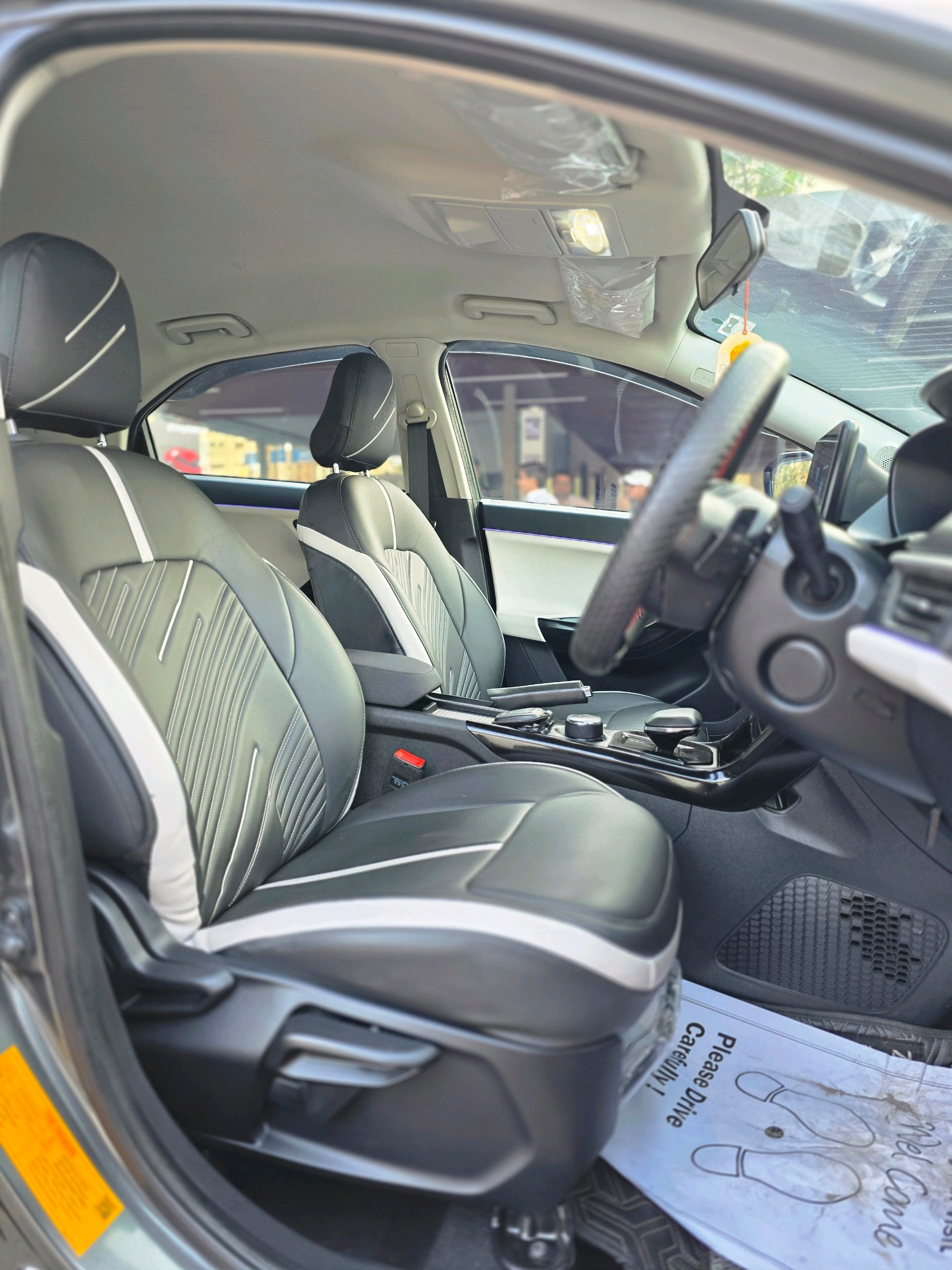 Buy Used Tata Nexon Creative Diesel AMT of 2025 model @ 11,65,000 INR ...