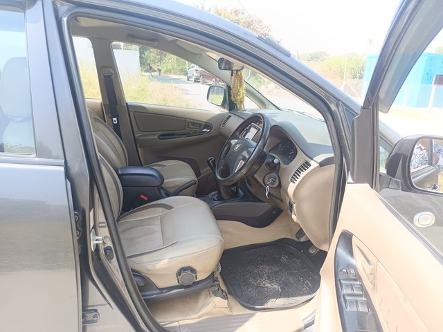 Second-hand 2015 Toyota Innova 2.5 G (Diesel) 8 Seater BS IV for sale in Hyderabad-9