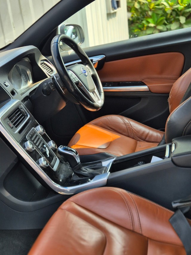 Second-hand 2015 Volvo XC60 D5 Summum for sale in Vadodara-13