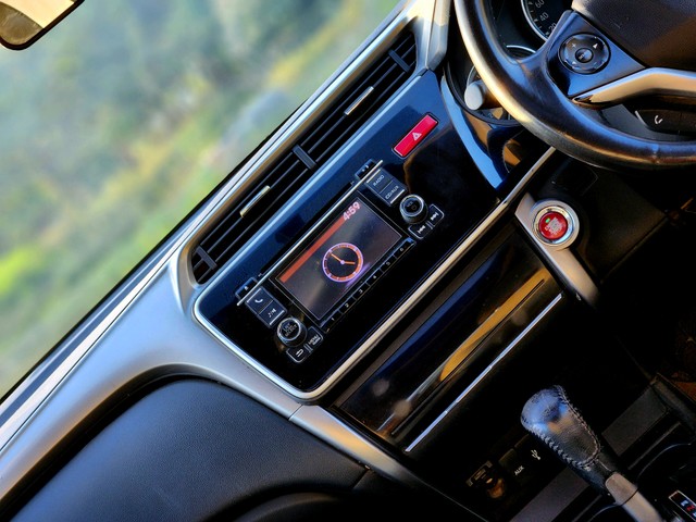 Second-hand 2015 Honda City i VTEC CVT VX for sale in New Delhi-23