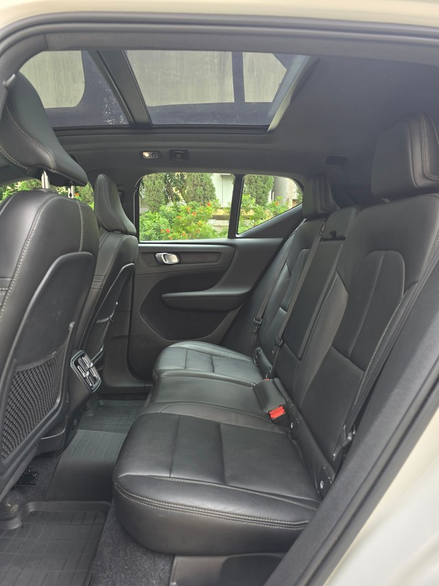 Second-hand 2020 Volvo XC40 T4 R-Design for sale in Bangalore-13