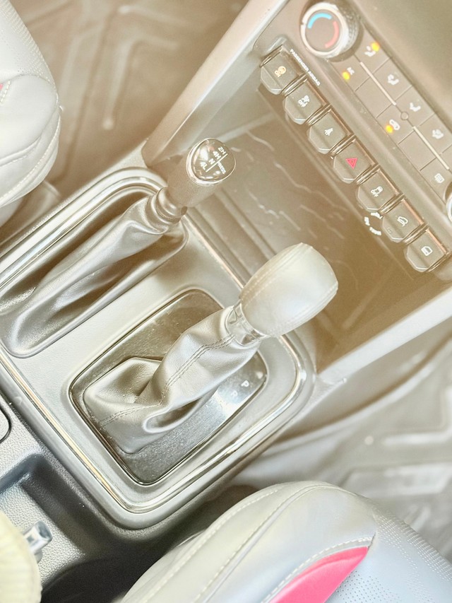 Mahindra Thar LX 4WD Convert Top Diesel AT BSVI Second-hand 2023 Mahindra Thar LX 4WD Convert Top Diesel AT BSVI for sale in Surat-3