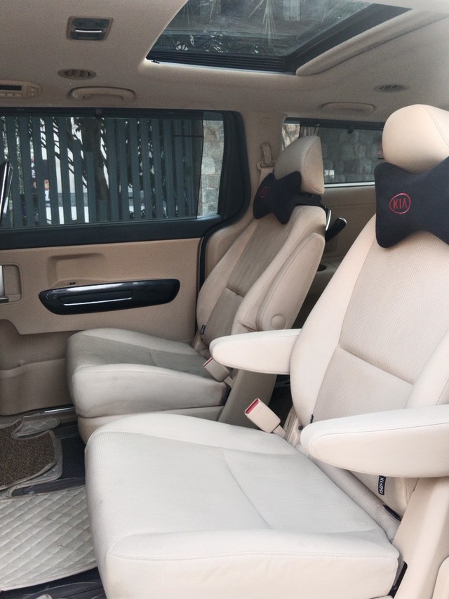 Second-hand 2020 Kia Carnival Prestige 6 STR for sale in New Delhi-17