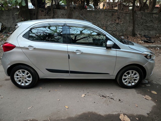 Second-hand 2017 Tata Tiago 1.2 Revotron XZ for sale in New Delhi-1