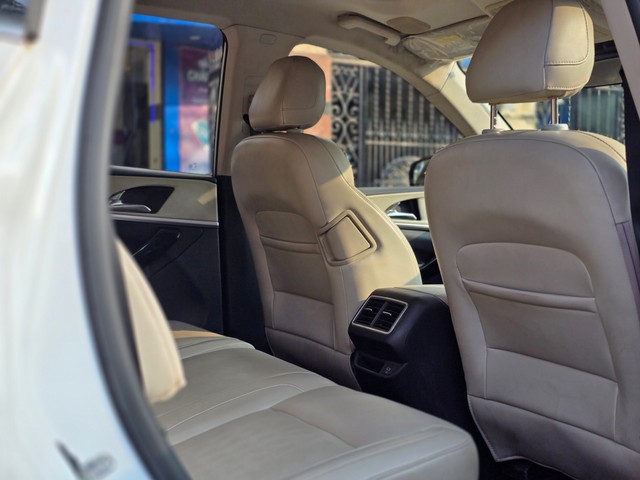 Second-hand 2024 Mahindra XUV700 AX7L 7Str Diesel for sale in Kolkata-8