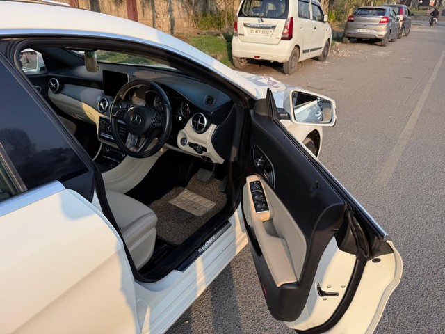 Second-hand 2020 Mercedes-Benz CLA Urban Sport 200d for sale in New Delhi-8