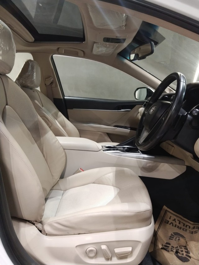 Second-hand 2021 Toyota Camry Hybrid 2.5 for sale in New Delhi-10