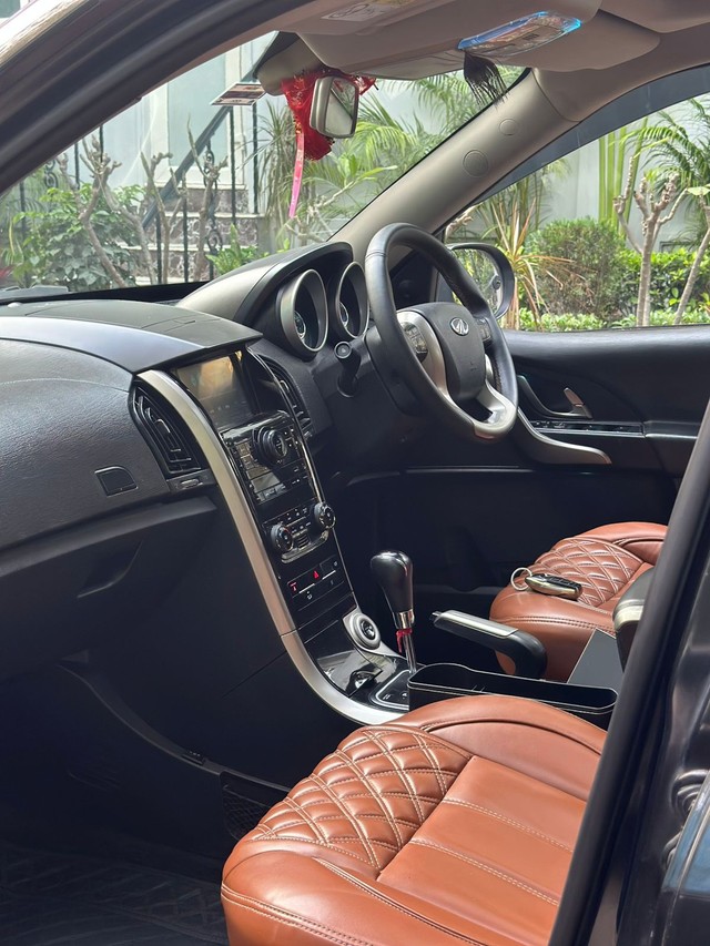 Second-hand 2019 Mahindra XUV500 W9 AT BSIV for sale in New Delhi-12
