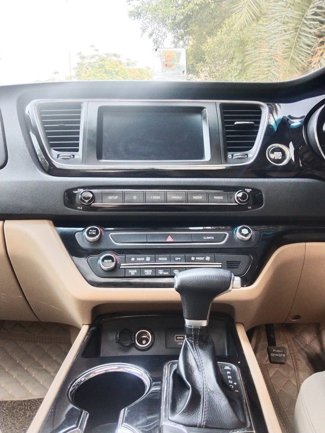 Second-hand 2020 Kia Carnival Prestige 6 STR for sale in New Delhi-12