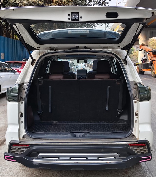 Second-hand 2025 Toyota Innova Hycross VX 7STR Hybrid for sale in Mumbai-12