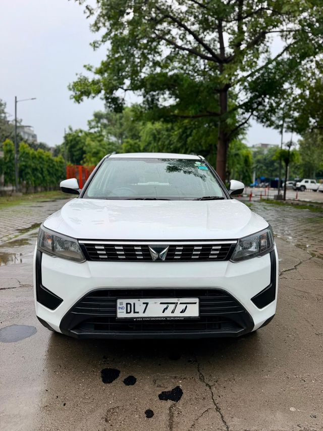 Mahindra XUV300 W6 Second-hand 2024 Mahindra XUV300 W6 for sale in New Delhi