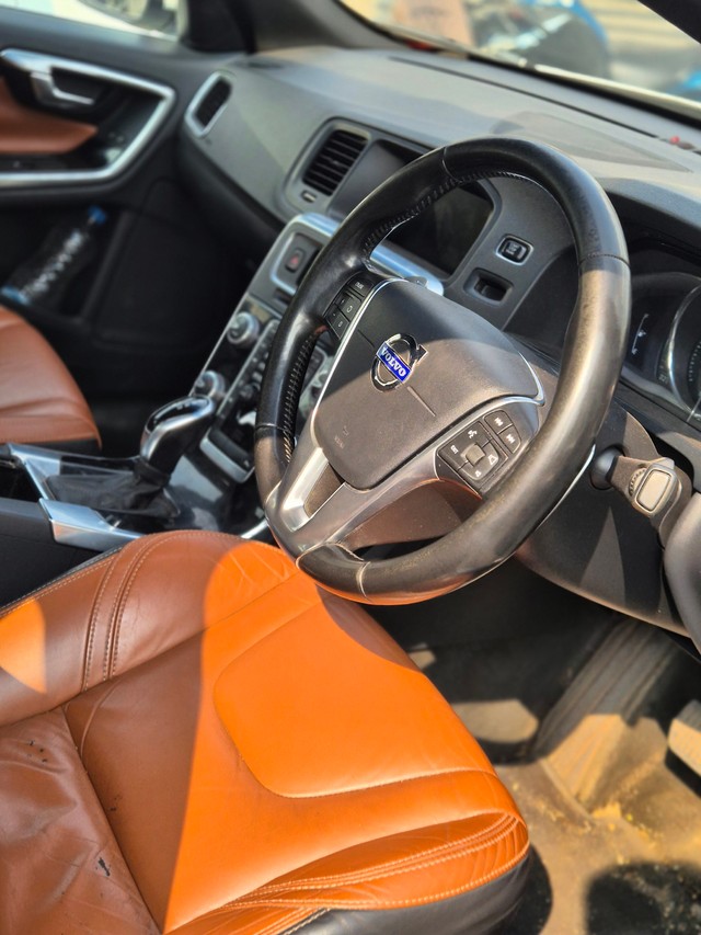 Second-hand 2015 Volvo XC60 D5 Summum for sale in Vadodara-16