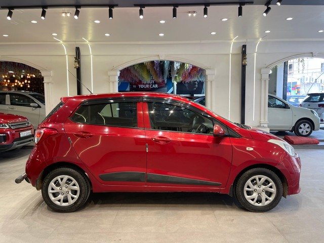 Second-hand 2017 Hyundai Grand i10 Magna AT for sale in Hyderabad-3