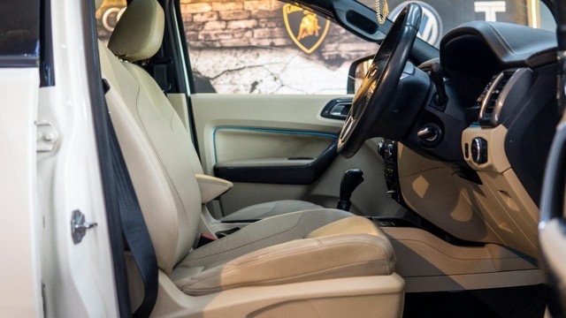 Second-hand 2017 Ford Endeavour 3.2 Titanium AT 4X4 for sale in New Delhi-6