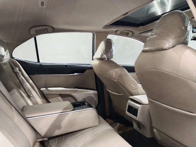 Second-hand 2021 Toyota Camry Hybrid 2.5 for sale in New Delhi-12