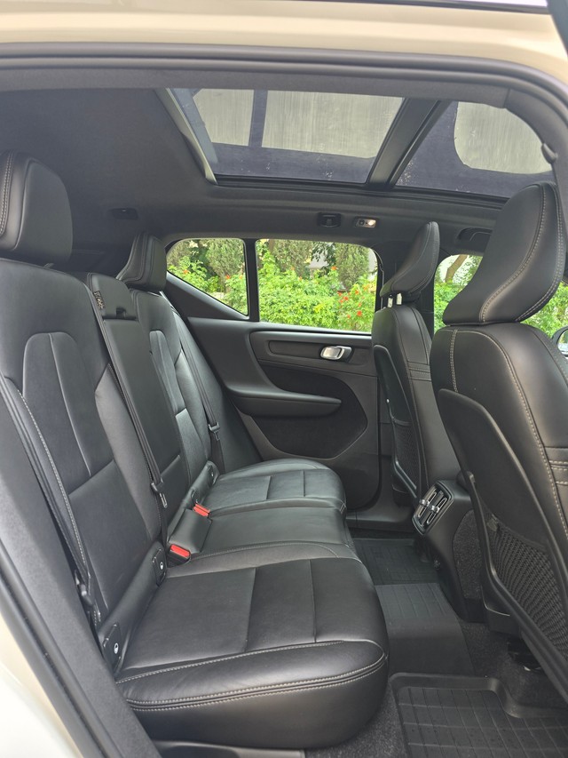 Second-hand 2020 Volvo XC40 T4 R-Design for sale in Bangalore-12