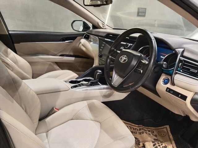 Second-hand 2021 Toyota Camry Hybrid 2.5 for sale in New Delhi-13