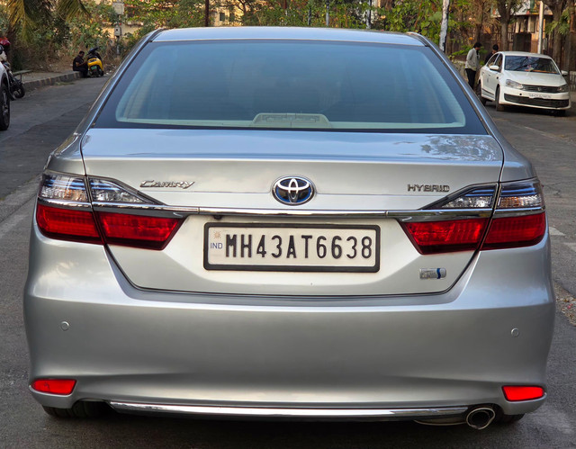 Second-hand 2015 Toyota Camry Hybrid for sale in Mumbai-2