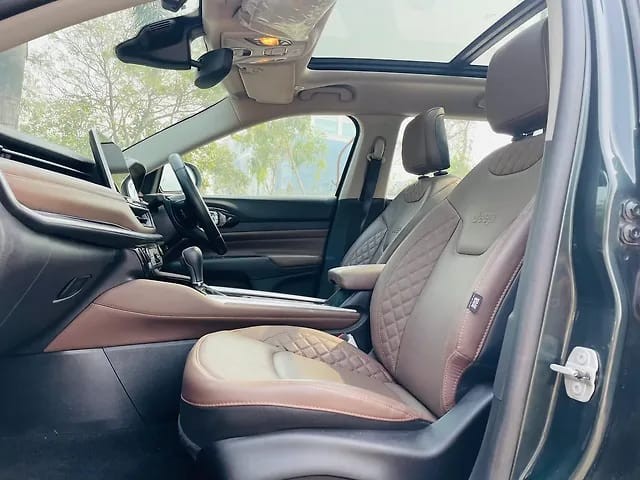 Second-hand 2024 Jeep Meridian Limited Opt 4x2 AT for sale in Mumbai-9