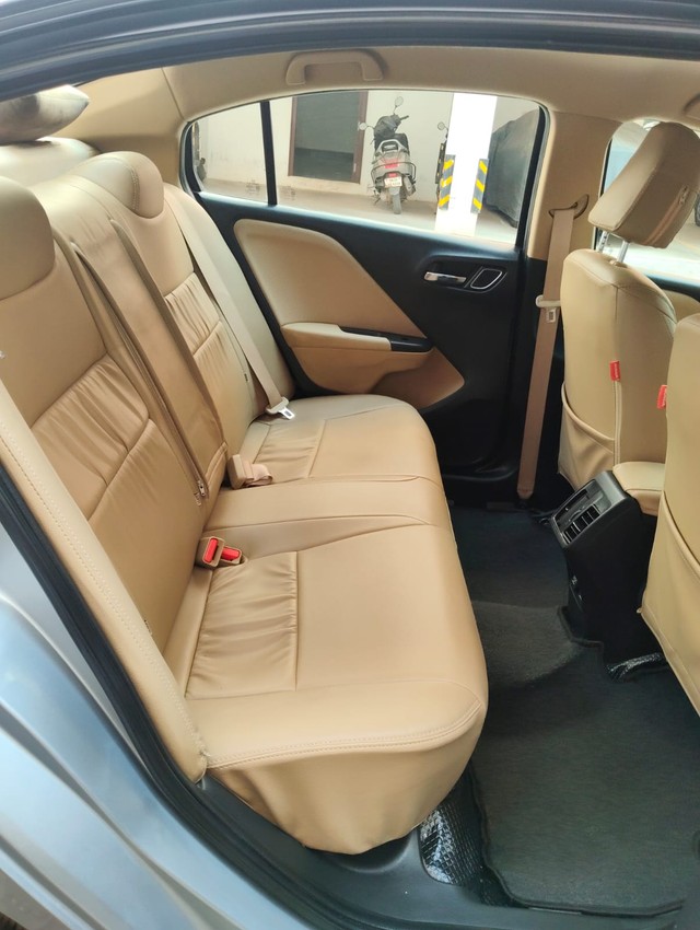 Second-hand 2021 Honda City V MT for sale in Chennai-13