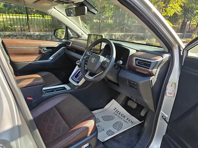 Second-hand 2024 Toyota Innova Hycross ZX(O) Hybrid for sale in Mumbai-11