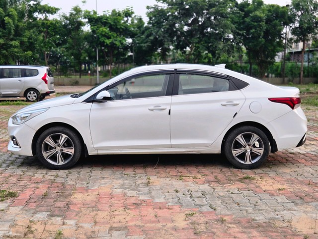 Second-hand 2018 Hyundai Verna CRDi 1.6 AT SX Plus for sale in Ahmedabad-4