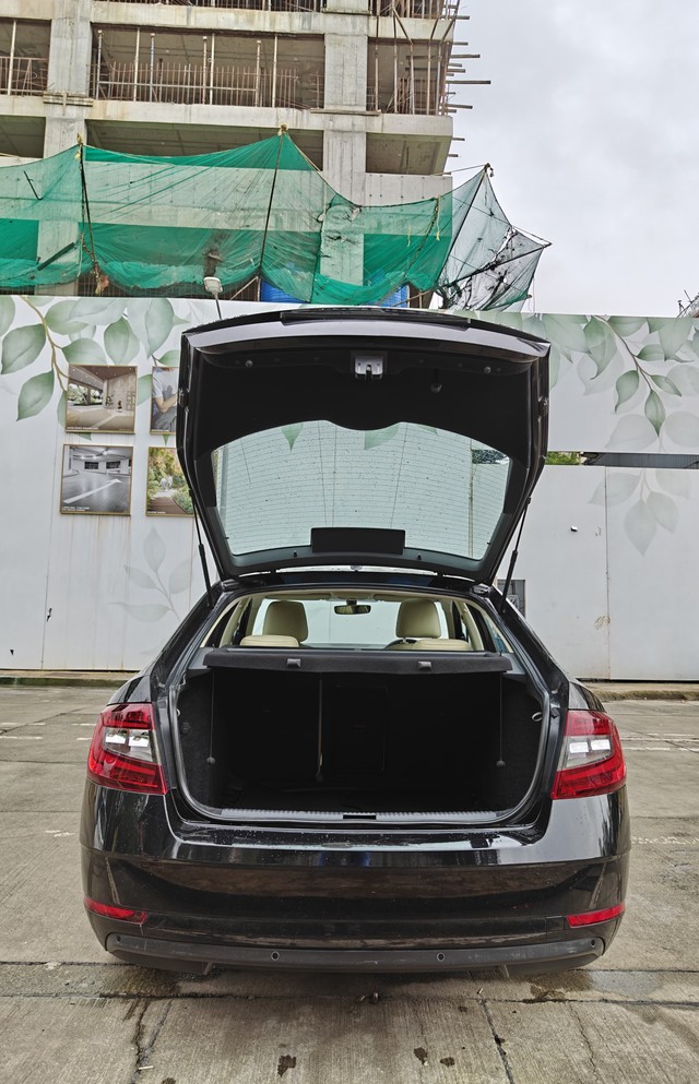 Skoda Octavia 1.8 TSI AT L K Second-hand 2018 Skoda Octavia 1.8 TSI AT L K for sale in Mumbai-9