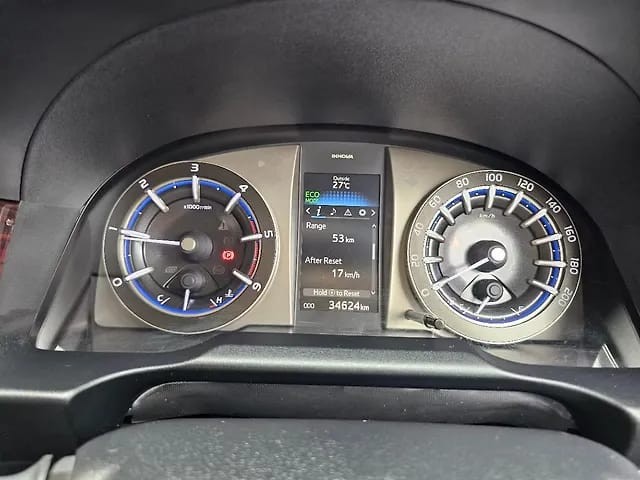 Second-hand 2022 Toyota Innova Crysta 2.4 VX 8 STR for sale in Mumbai-9