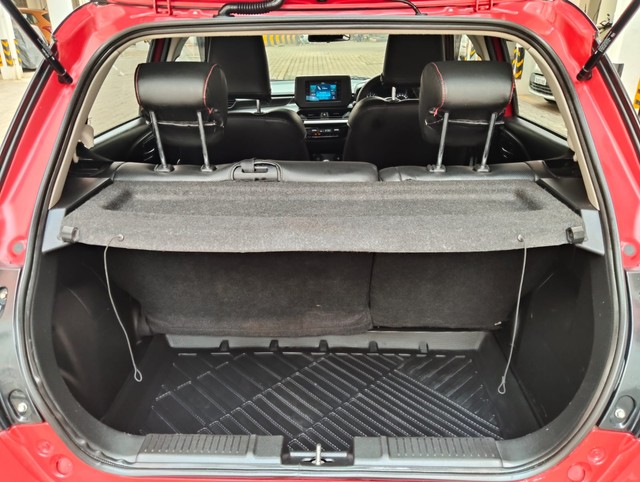 Second-hand 2024 Maruti Swift ZXi for sale in Chennai-15