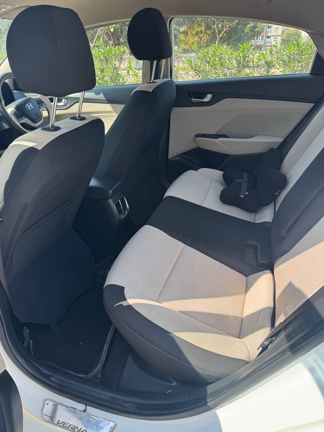 Second-hand 2019 Hyundai Verna VTVT 1.6 SX for sale in New Delhi-9