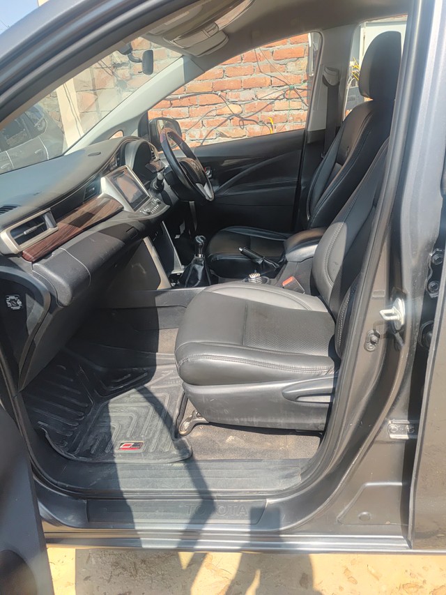 Second-hand 2016 Toyota Innova 2.5 VX (Diesel) 7 Seater BS IV for sale in Ludhiana-5