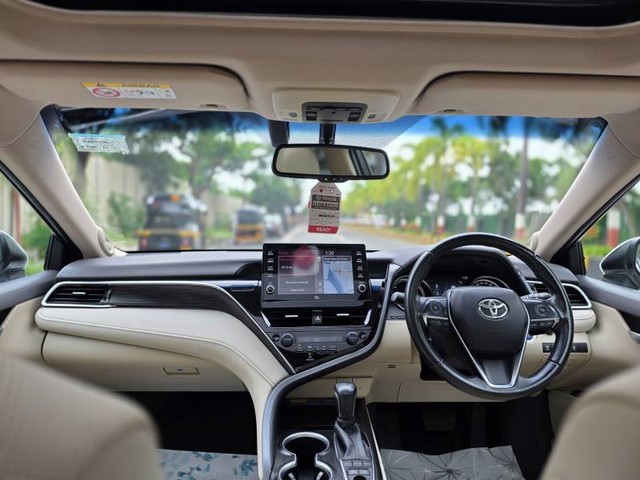 Second-hand 2022 Toyota Camry Hybrid 2.5 for sale in Mumbai-6