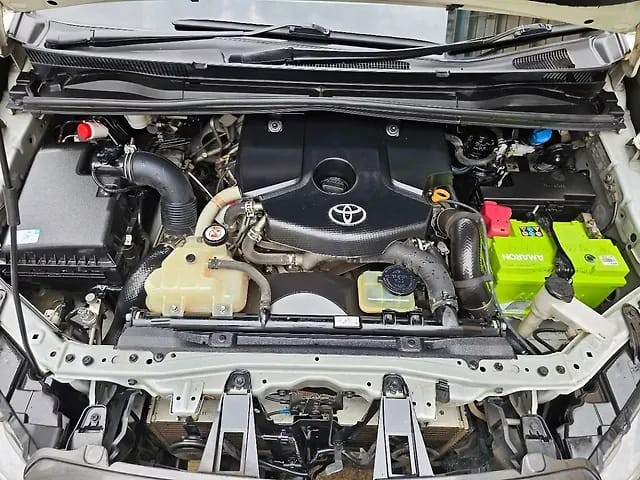 Second-hand 2022 Toyota Innova Crysta 2.4 VX 8 STR for sale in Mumbai-5