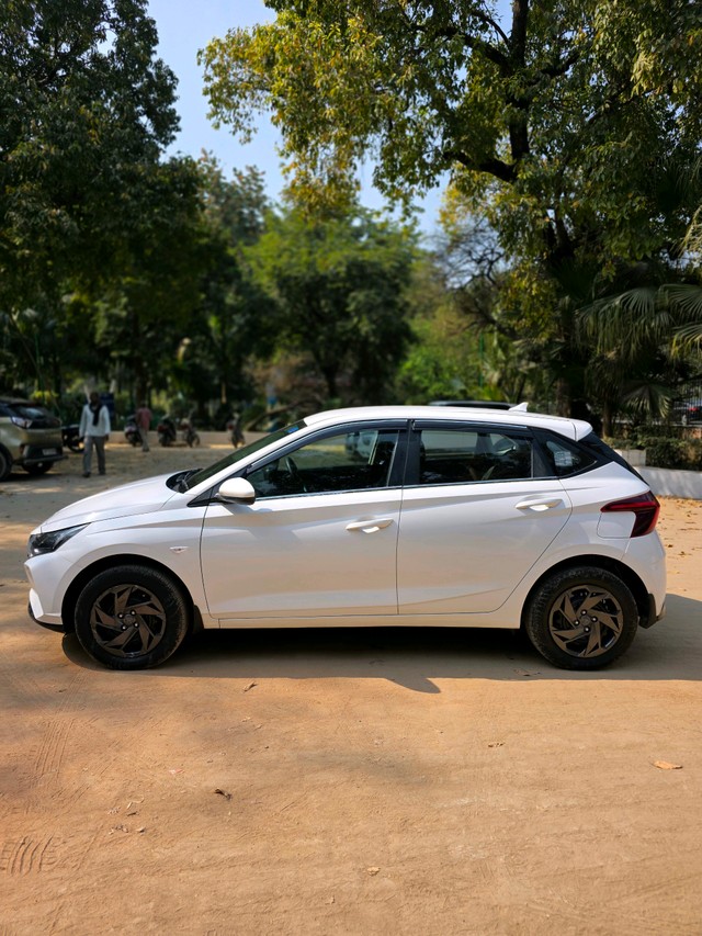 Second-hand 2023 Hyundai i20 Magna for sale in New Delhi-4
