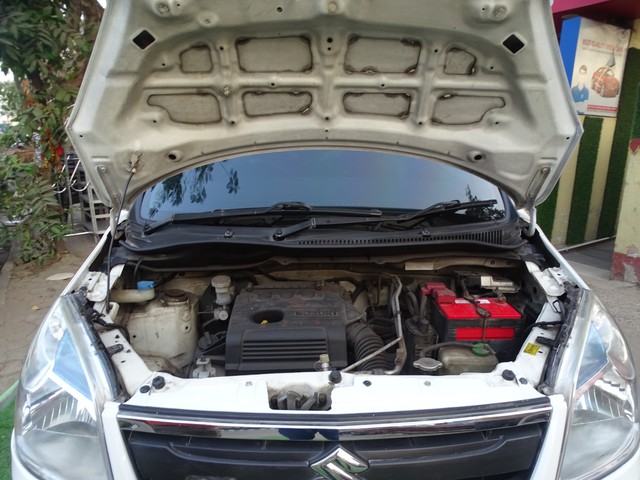 Second-hand 2017 Maruti Wagon R AMT VXI for sale in Kolkata-3