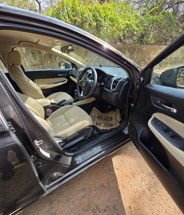 Second-hand 2020 Honda City V MT for sale in New Delhi-13