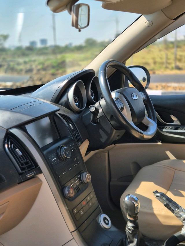 Second-hand 2016 Mahindra XUV500 R W10 FWD for sale in Vadodara-4