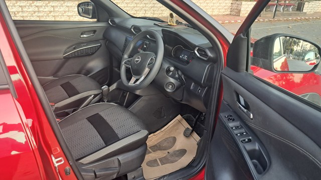 Second-hand 2025 Nissan Magnite Acenta AMT for sale in Jabalpur-10