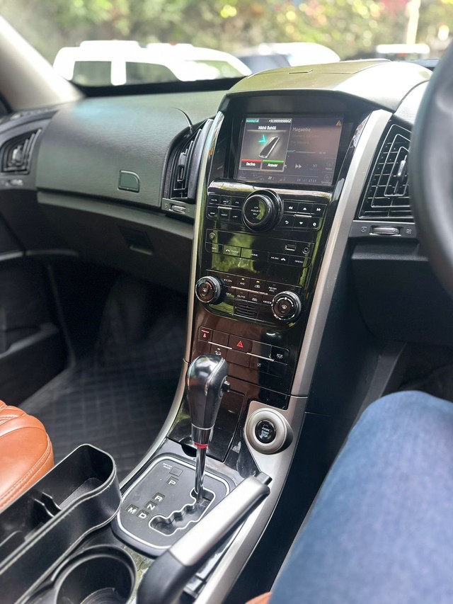Second-hand 2019 Mahindra XUV500 W9 AT BSIV for sale in New Delhi-8