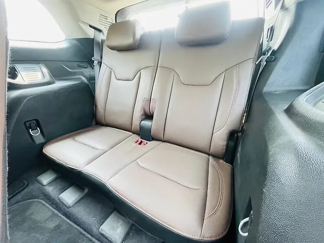 Second-hand 2024 Jeep Meridian Limited Opt 4x2 AT for sale in Mumbai-11