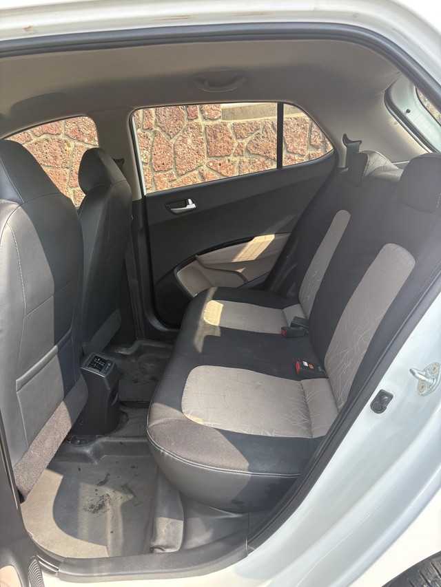 Hyundai i10 Sportz 1.1L Second-hand 2017 Hyundai i10 Sportz 1.1L for sale in Kolhapur-12