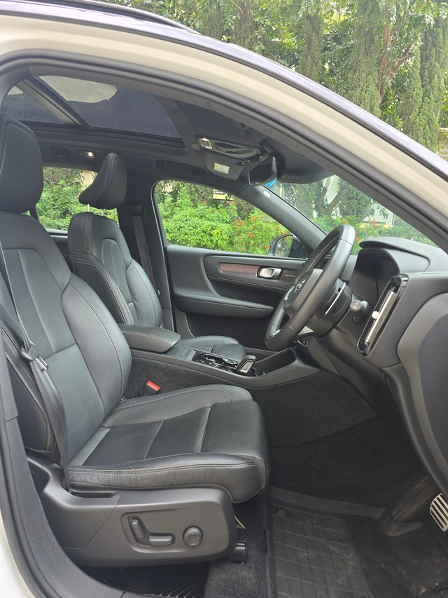 Second-hand 2020 Volvo XC40 T4 R-Design for sale in Bangalore-9