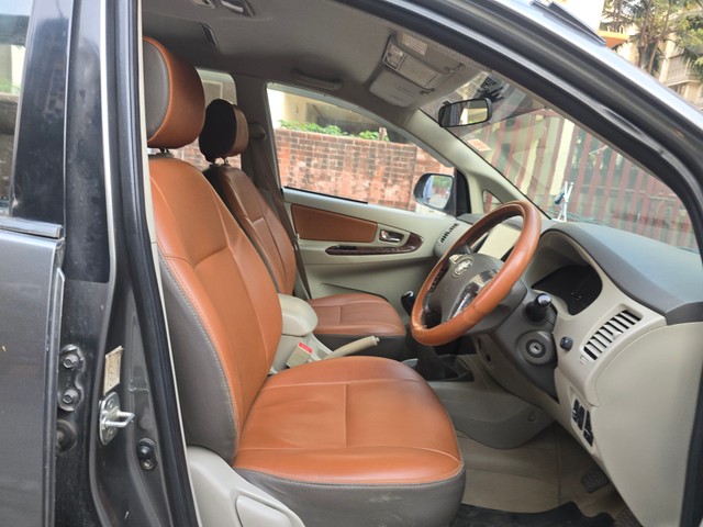 Second-hand 2014 Toyota Innova 2.5 VX (Diesel) 8 Seater for sale in Mumbai-16