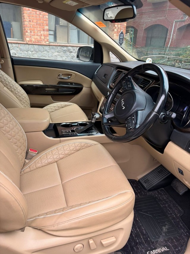 Second-hand 2023 Kia Carnival Limousine Plus for sale in New Delhi-7