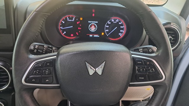 Second-hand 2025 Mahindra Thar ROXX MX5 RWD Diesel for sale in Jabalpur-11