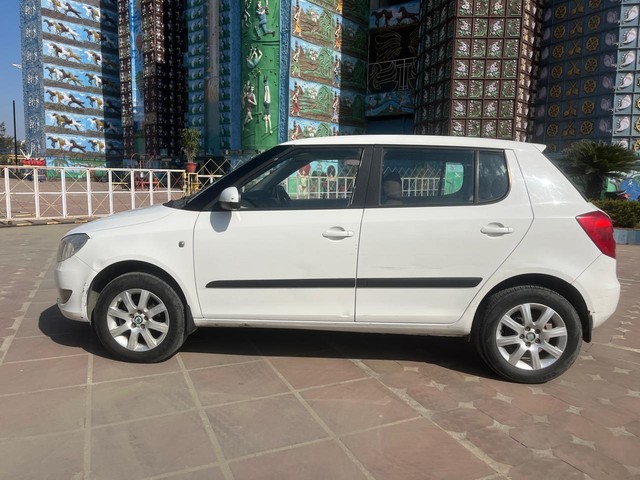 Second-hand 2013 Skoda Fabia 1.2L Diesel Elegance for sale in Bhopal-3